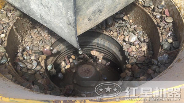 圆锥破碎机破碎河卵石 圆锥破碎机破碎河卵石