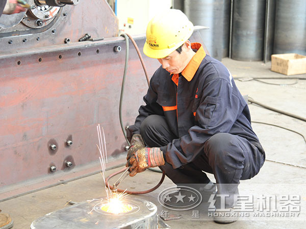 工作人员的精益求精只为与您“相逢” 工作人员的精益求精只为与您“相逢”