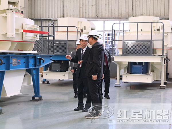 工作人员讲解如何选型 工作人员讲解如何选型