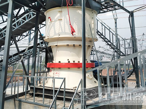 大型生产线中的单缸圆锥式破碎机 大型生产线中的单缸圆锥式破碎机