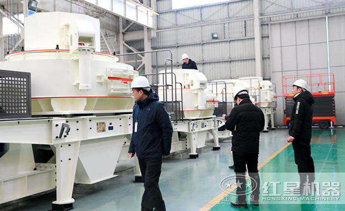 客户到场参观制砂机 客户到场参观制砂机