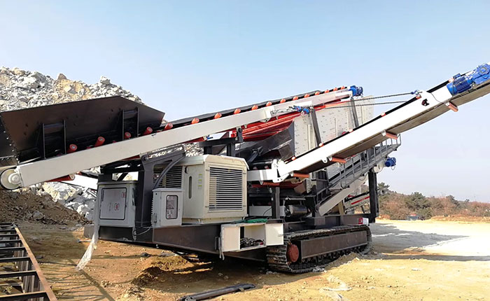 履带移动碎石机现场作业图 履带移动碎石机现场作业图