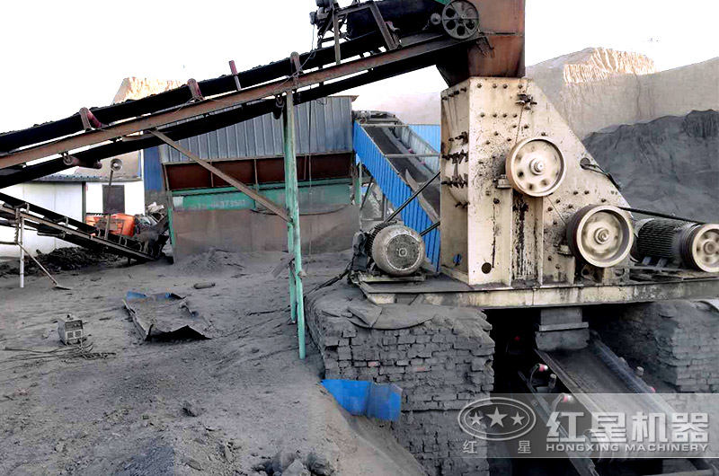 双级破碎机作业现场 双级破碎机作业现场