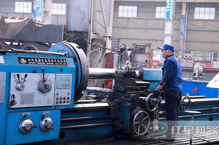 红星技术工人作业现场 红星技术工人作业现场