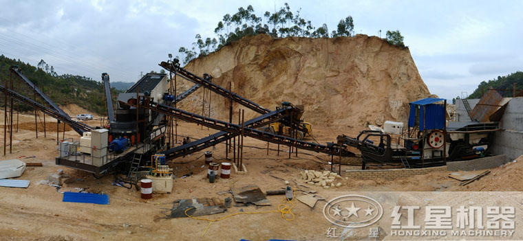 移动颚式破碎站和移动圆锥破碎站双机协作工作现场 移动颚式破碎站和移动圆锥破碎站双机协作工作现场
