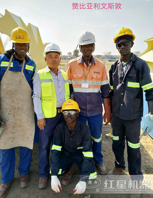 选比亚利文斯敦客户洗砂机安装完毕留念 选比亚利文斯敦客户洗砂机安装完毕留念