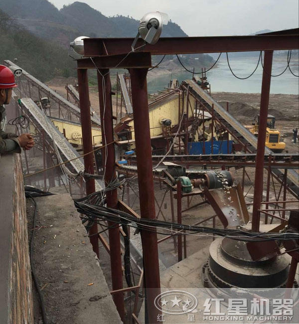 河卵石破碎制砂生产线现场 河卵石破碎制砂生产线现场