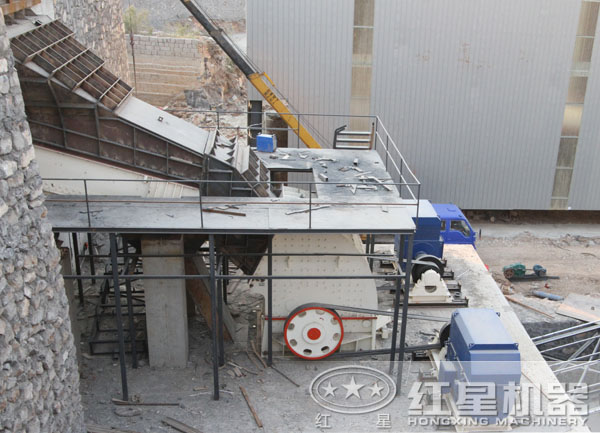 锤式打沙机工作现场 锤式打沙机工作现场