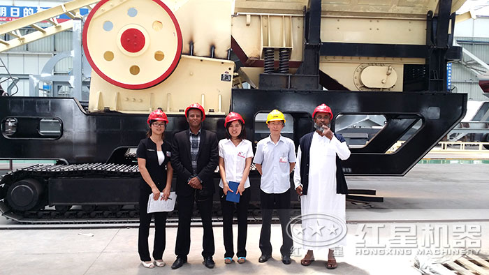 非洲用户到红星参观移动破碎站 非洲用户到红星参观移动破碎站