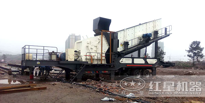 搭载反击式破碎机的移动破碎站 搭载反击式破碎机的移动破碎站