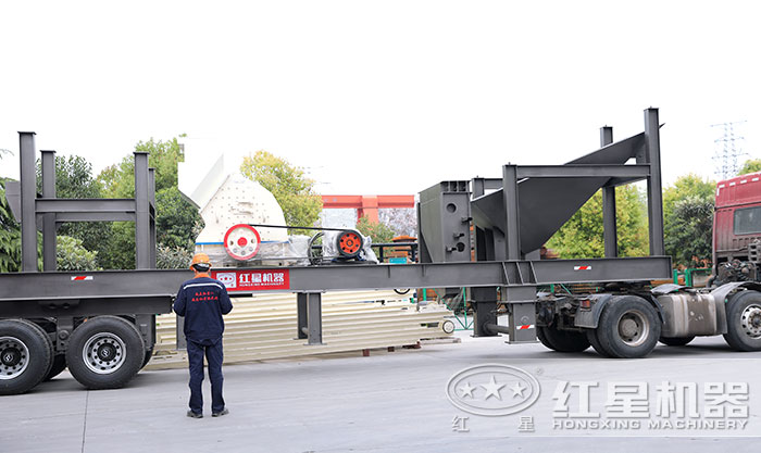 红星大型移动锤式打石子机发货现场 红星大型移动锤式打石子机发货现场