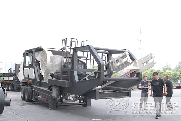 移动式粉碎机_移动式粉碎筛分车现货供应 移动式粉碎机_移动式粉碎筛分车现货供应