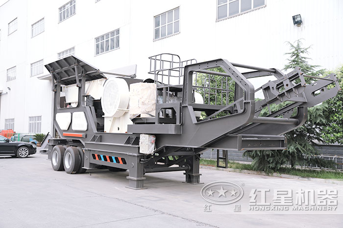 搭在鄂式破碎机的移动式煤矸石粉碎机 搭在鄂式破碎机的移动式煤矸石粉碎机