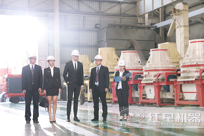 用户到厂参观制沙机 用户到厂参观制沙机