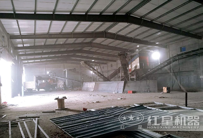 正在搭建中碎石生产线 正在搭建中碎石生产线