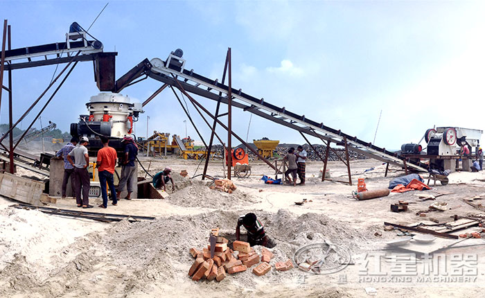 客户圆锥破碎机安装现场